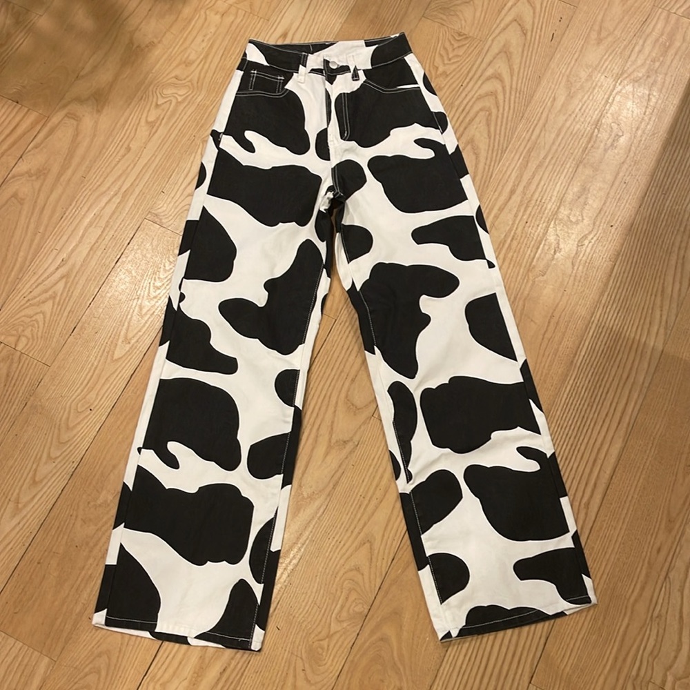 NWOT Cow print jeans high waisted wide leg size extra small rodeo maximalism